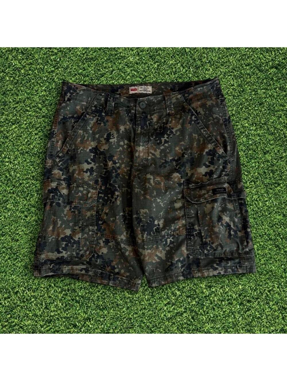 Vintage Wrangler Camo Cargo Shorts Military Style Size 32